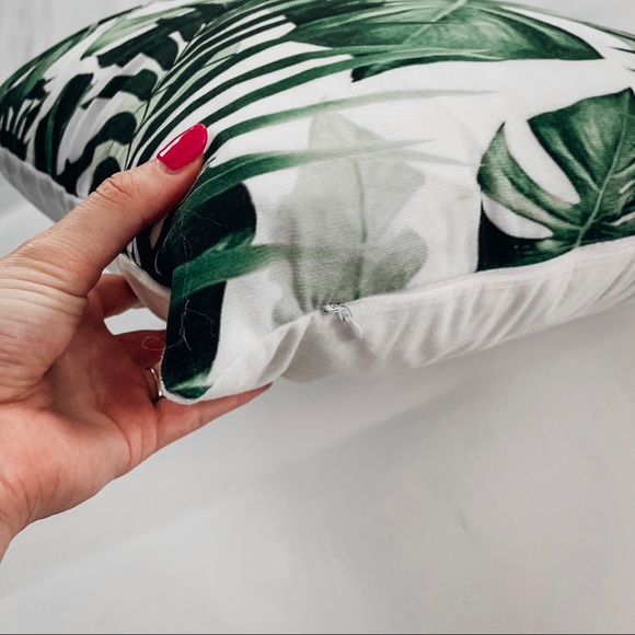 Set of 2๐ด tropical leaf print pillow cases 18โ - Picture 3 of 5